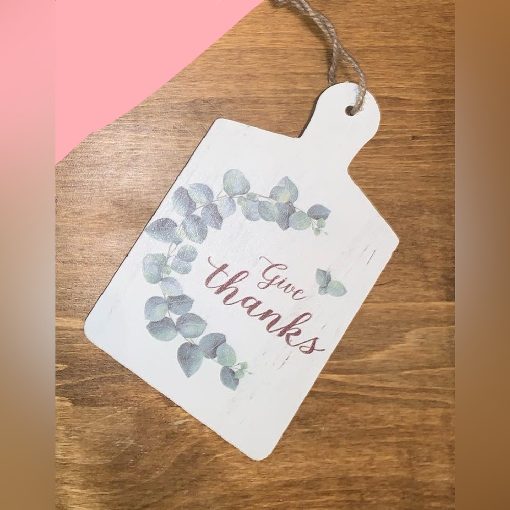 Decorative Wooden Cutting Board with 'Give Thanks' Design